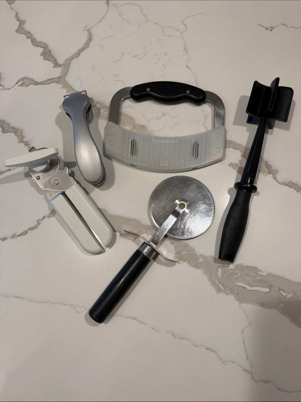 Lot of pampered chef kitchen utensils